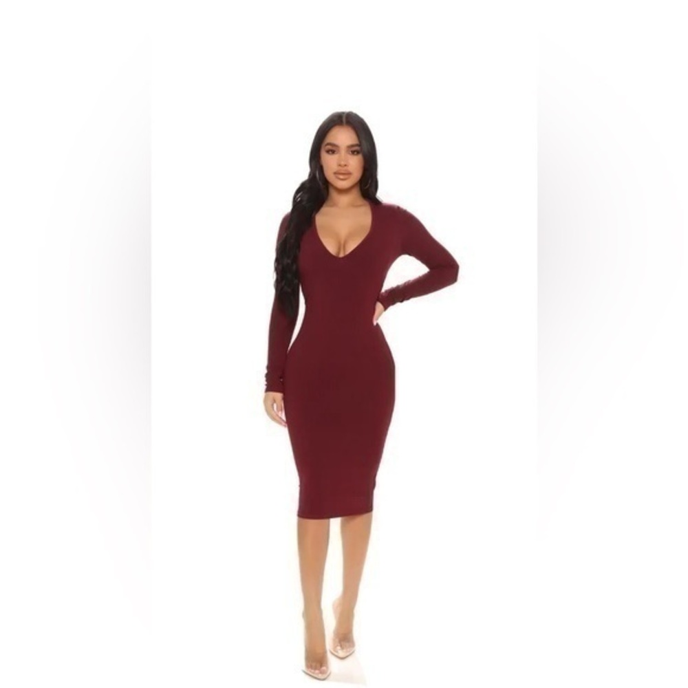 Fashion Nova- Kiana snatched midi dress, color wine, Size M